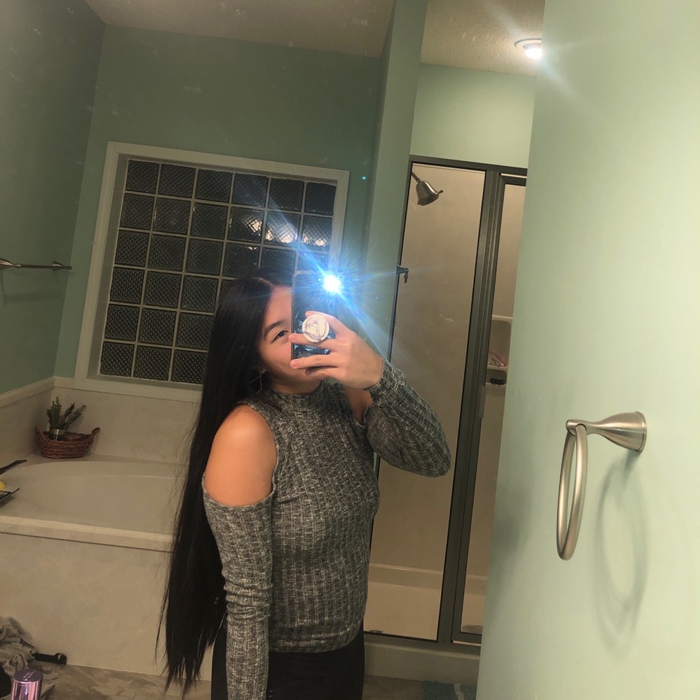 ⭐️ shoulder cut out long sleeve ⭐️